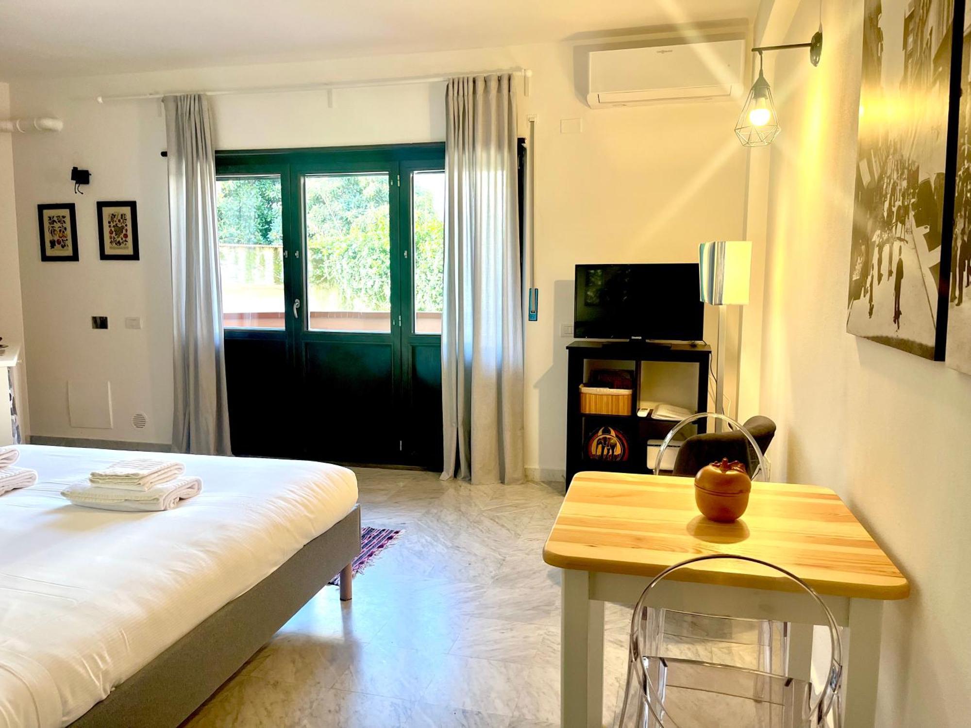 Oltrarno Hideway With Garage Apartment
